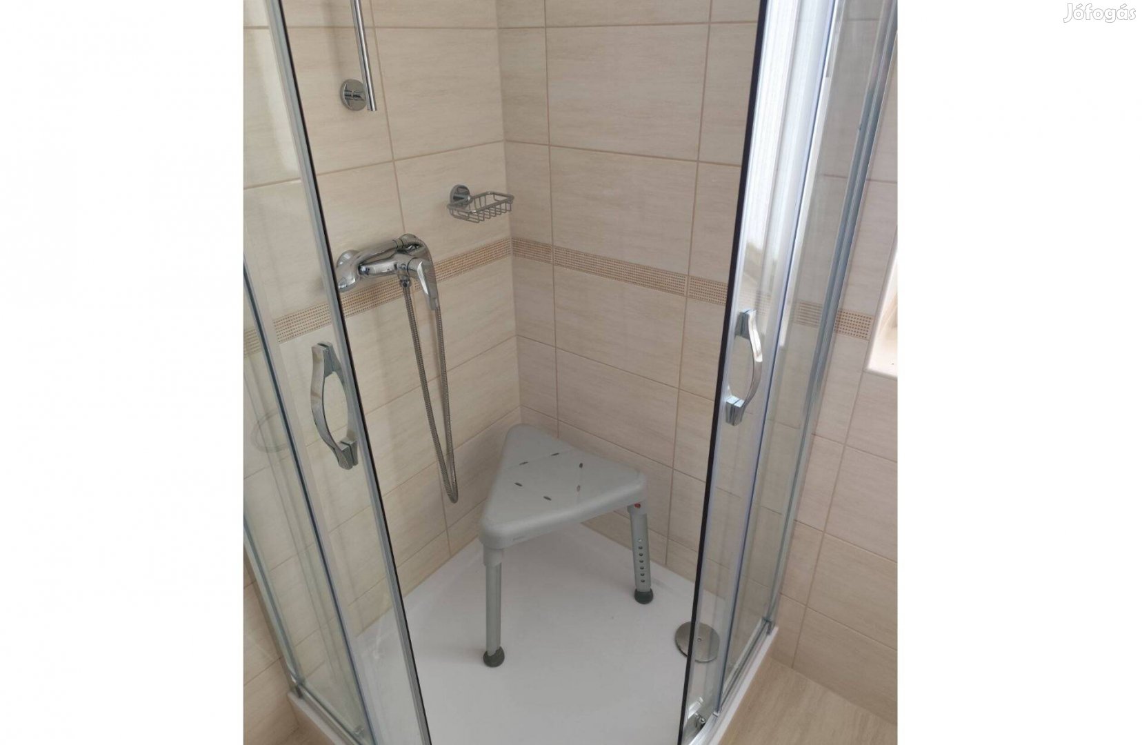 Fürdetőszék háromlábú