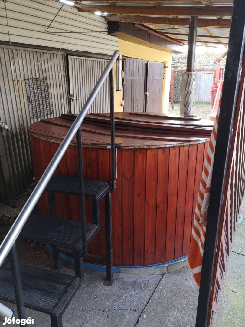 Fürdődézsa kályhával