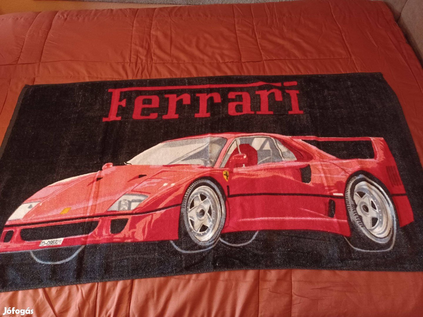 Fürdőlepedő Ferrari-s replika