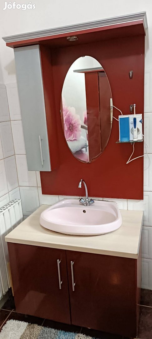 Fürdőszoba szekrény kézmosó csapteleppel tükőr