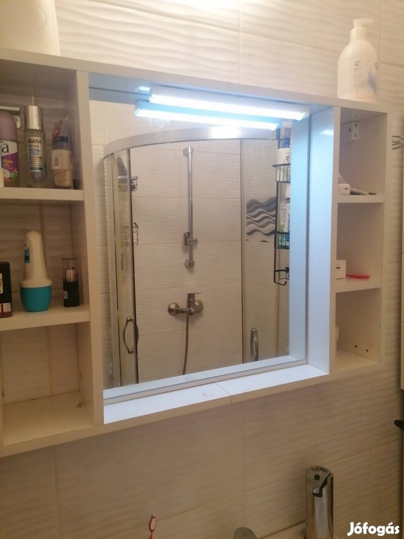 Fürdőszoba tükrös szekrény