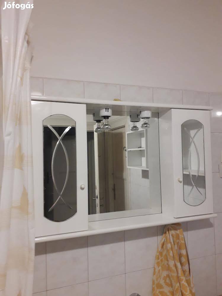 Fürdőszobai faliszekrény