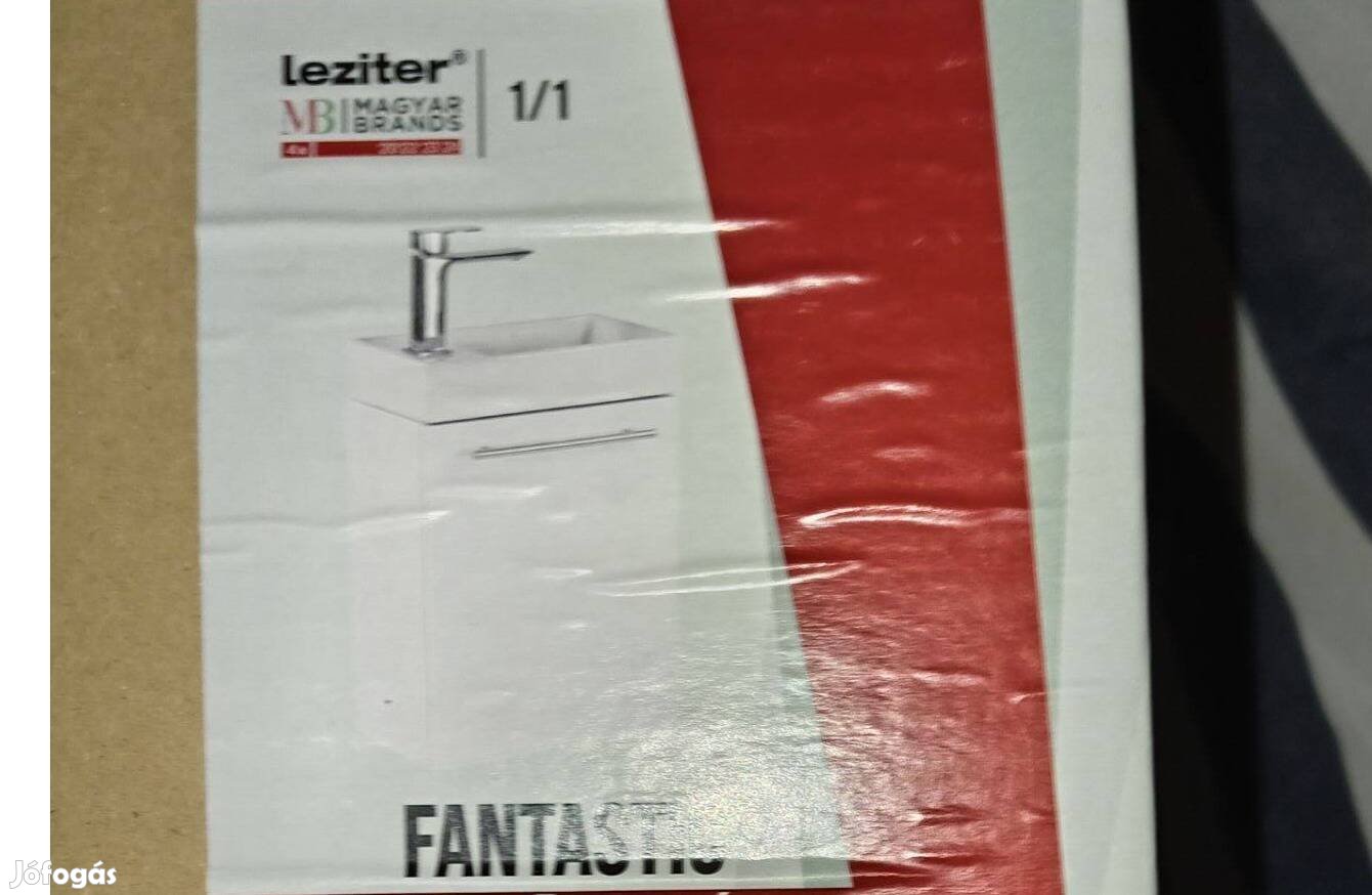 Fürdőszobai kisszekrény mosdókagylóval és csapteleppel