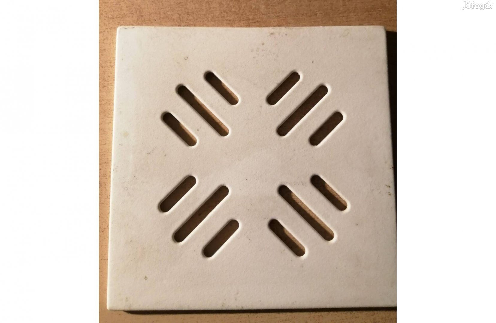 Fürdőszobai összefolyó takaró lemez