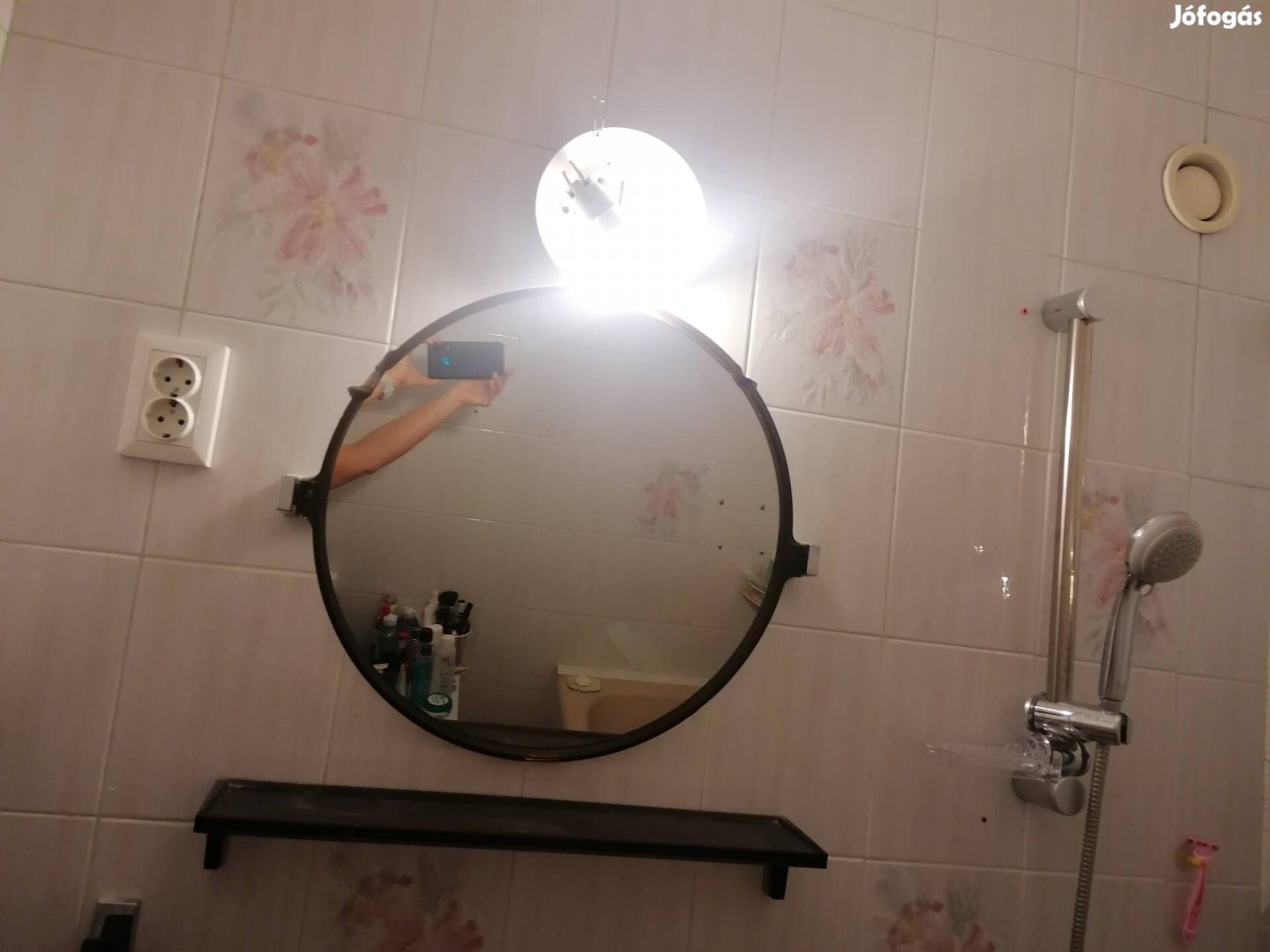 Fürdőszobai tükör, polc, törülköző tartó 