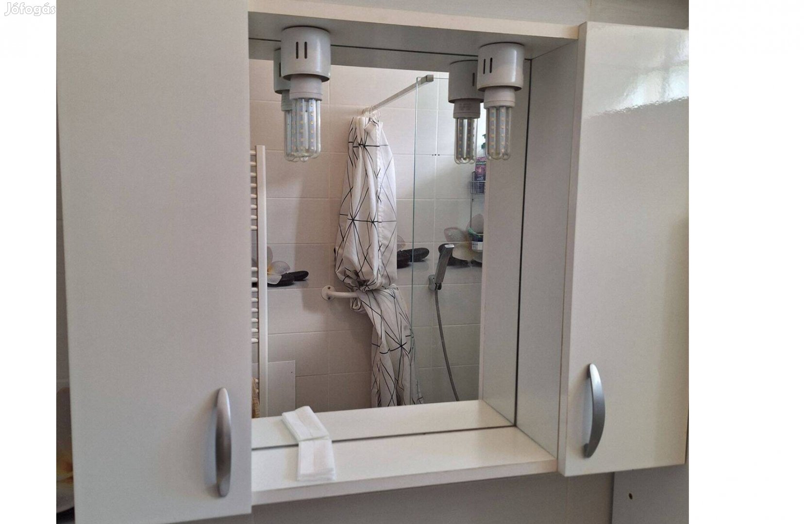 Fürdőszobai tükrös szekrény, fehér