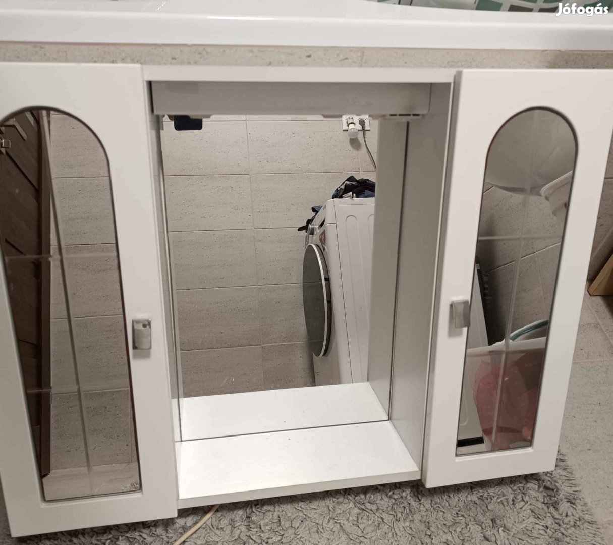 Fürdőszobai tükrös szekrény, fehér színben
