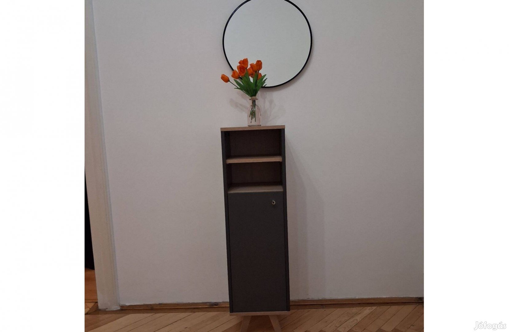 Fürdőszobai vagy előszobai vagy egyéb kis szekrény