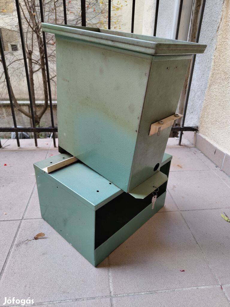 Furgon/Kisteherautó tároló doboz