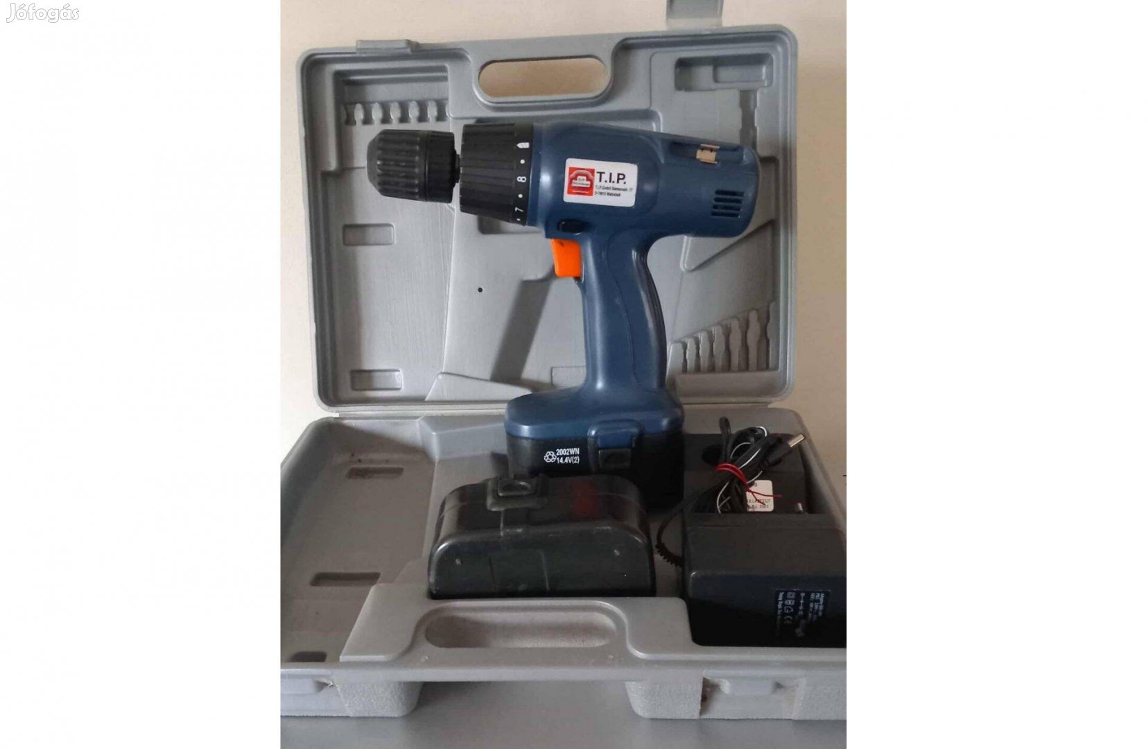 Fúrógép . 2 db.akkuval ,szép külsővel