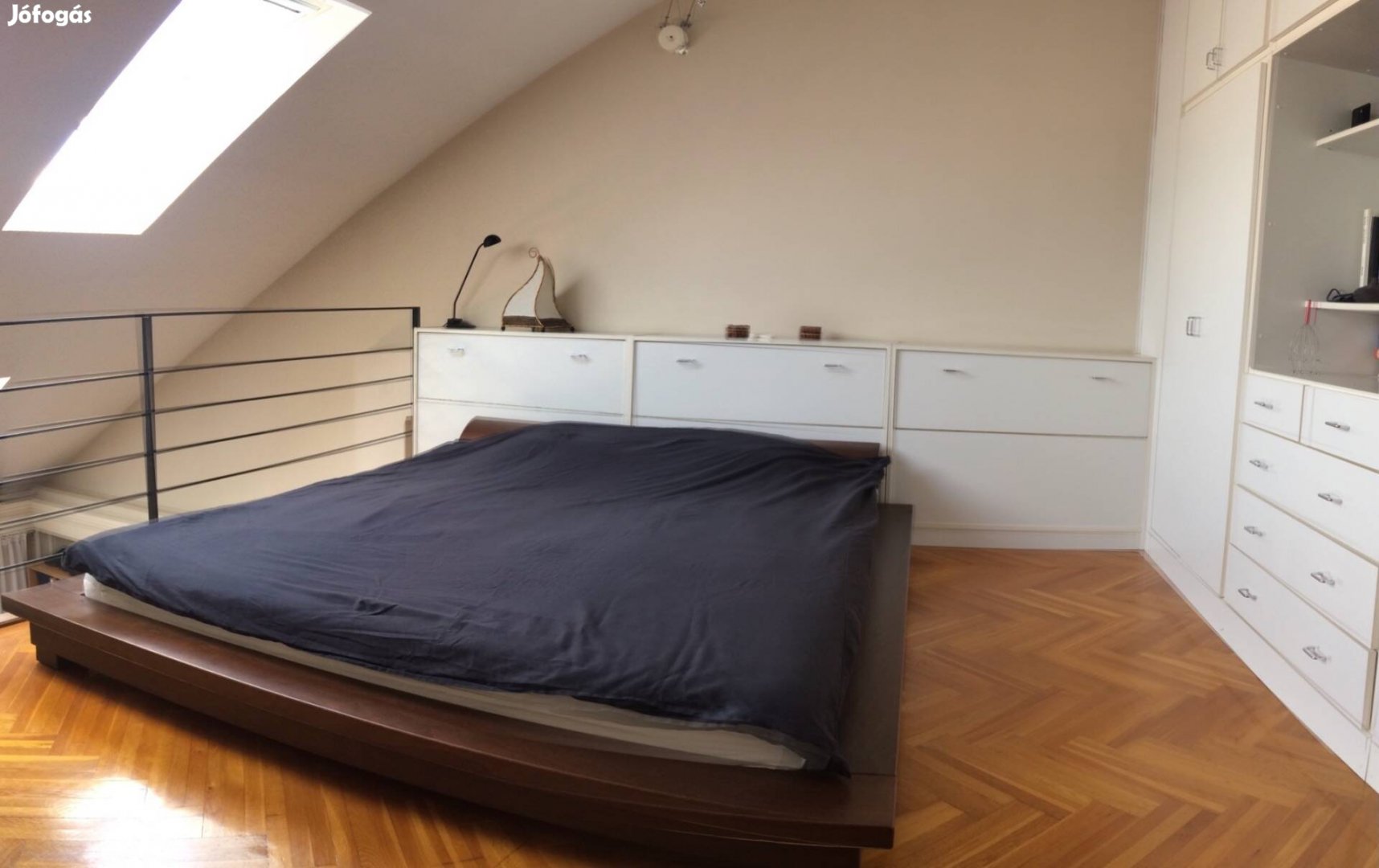 Futon ágykeret 200 x 220 cm