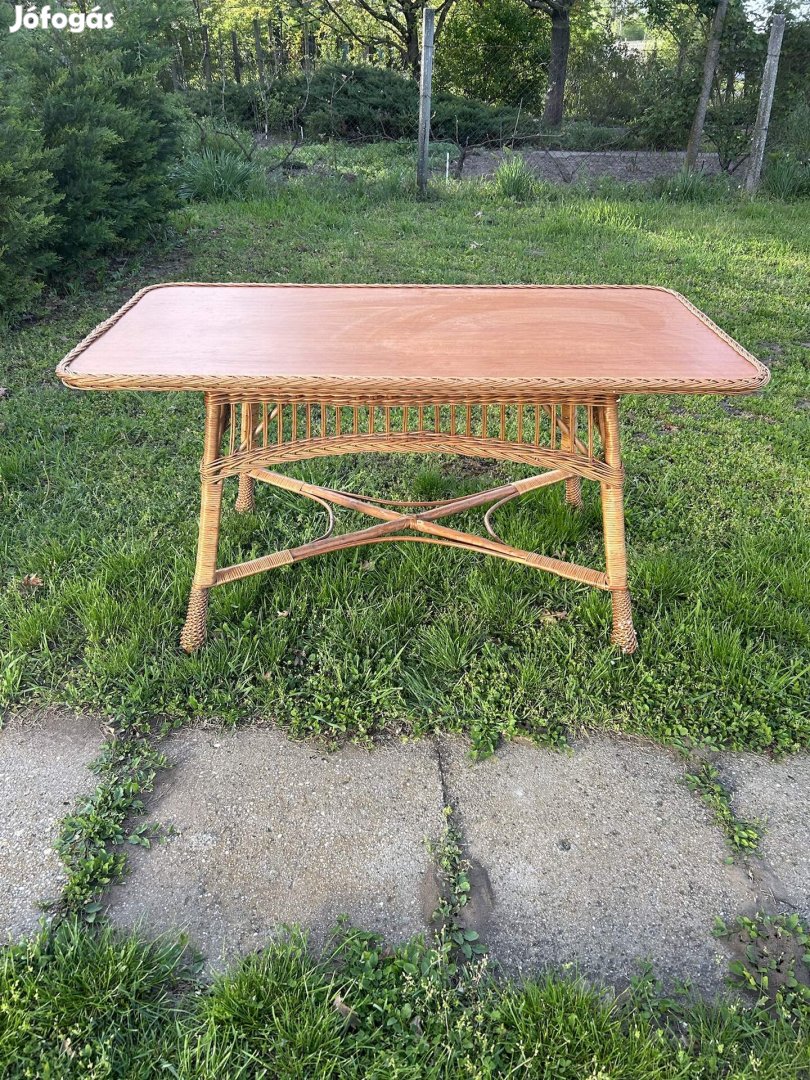 Fűzfa asztal,rattan asztal,kerti asztal