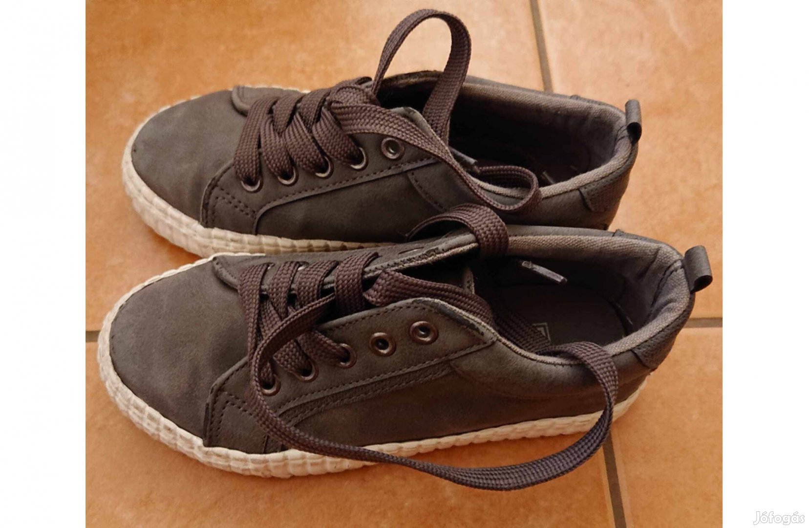 Fűzps szürke sportcipő 29-es méretben - FF