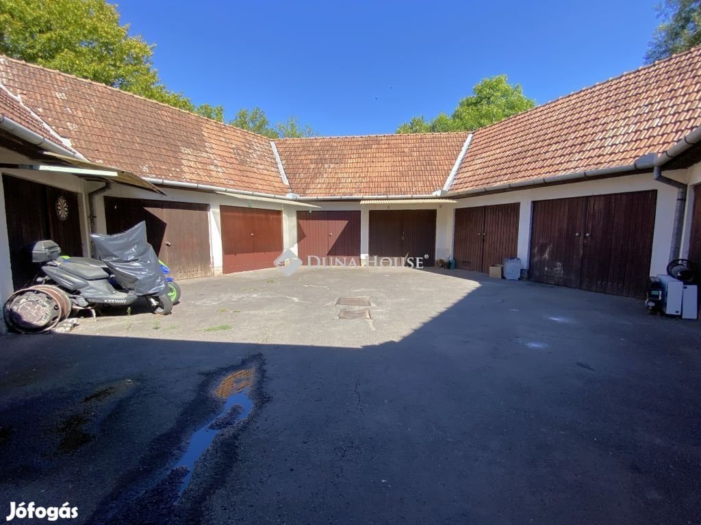 GARÁZS ELADÓ! Békéscsabán a Vécsey utcai garázssoron!