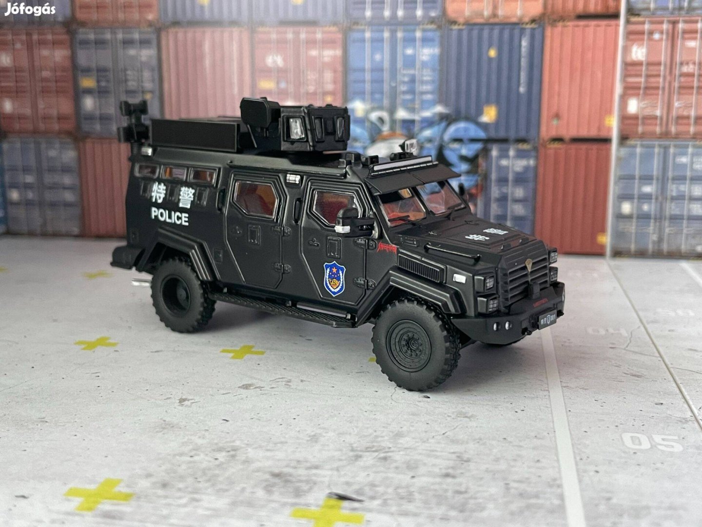 GCD Smilodon páncélos modell 1:64 méret