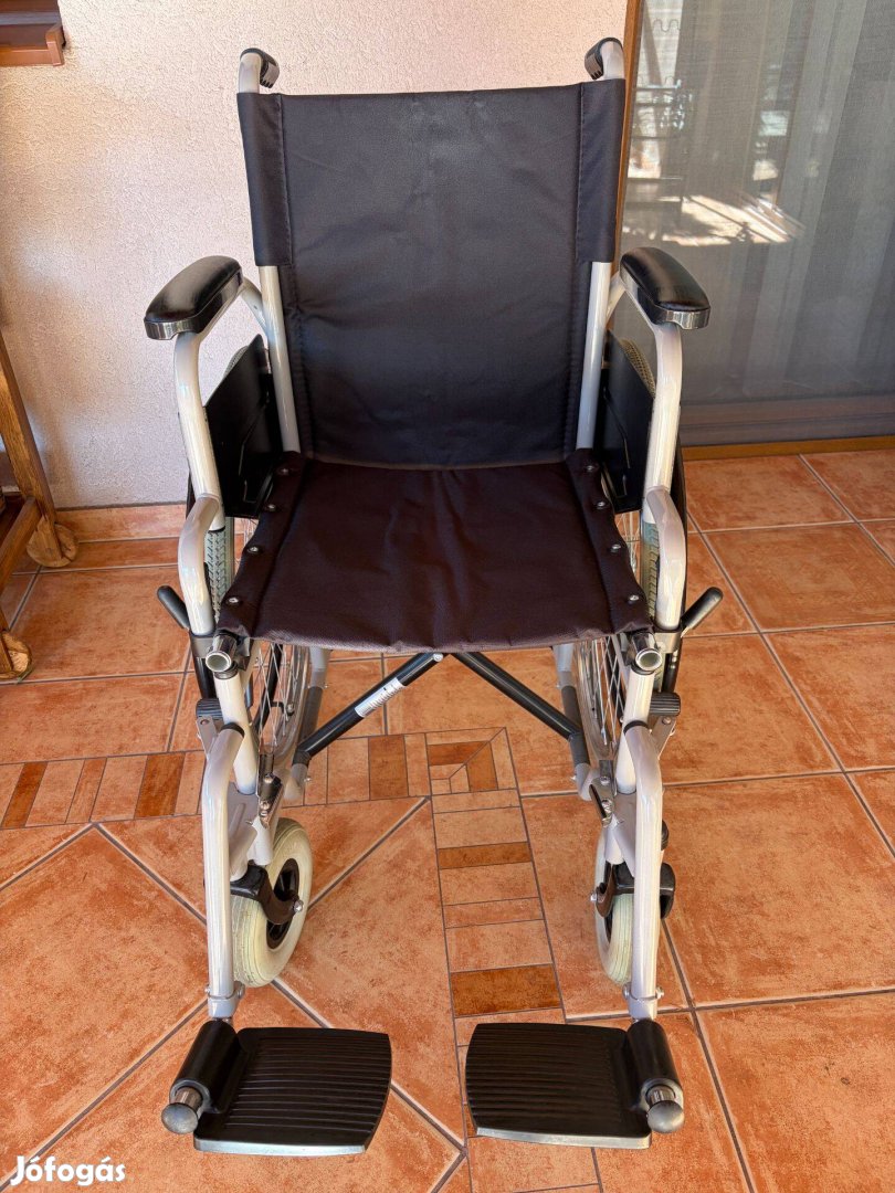 GM 4200 standard kerekesszék