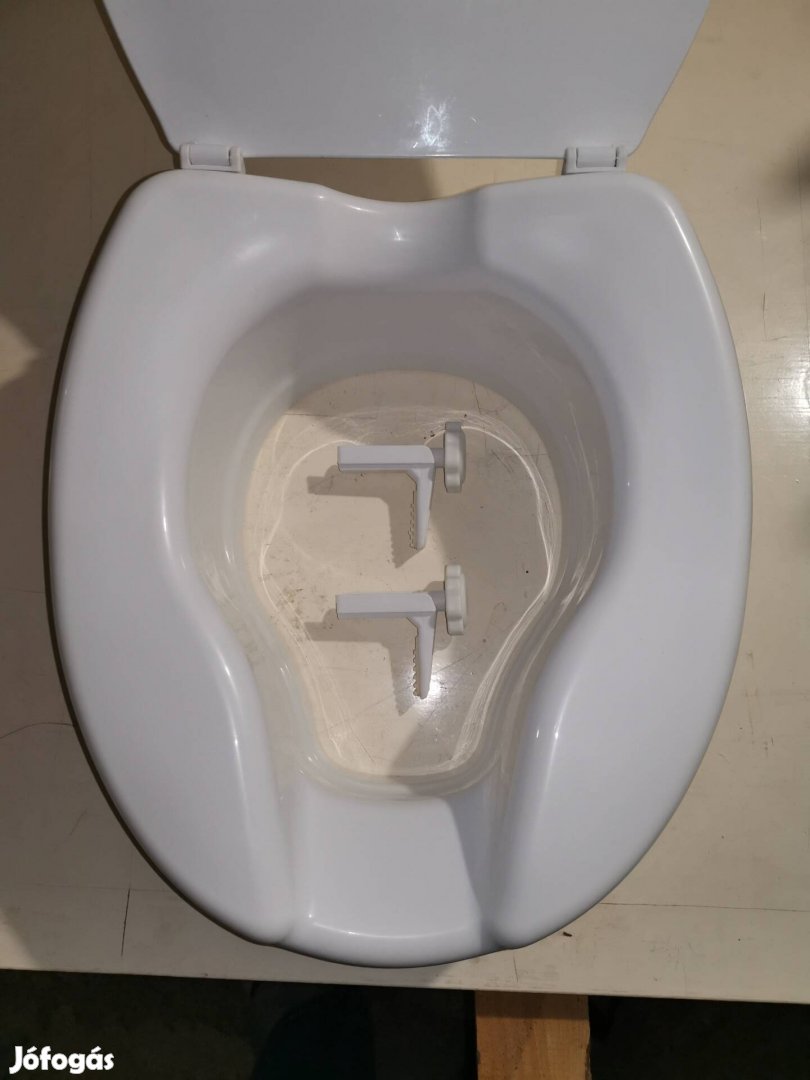 GM wc magasító fedéllel