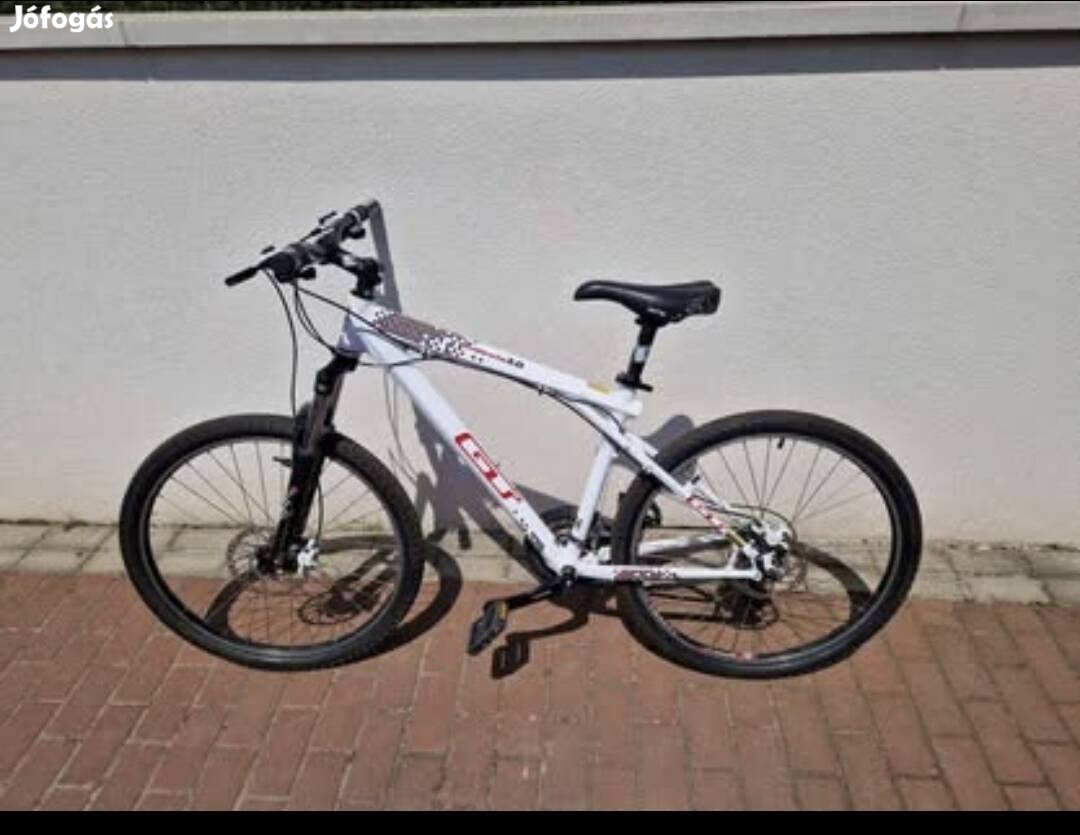 GT felnőtt kerékpár