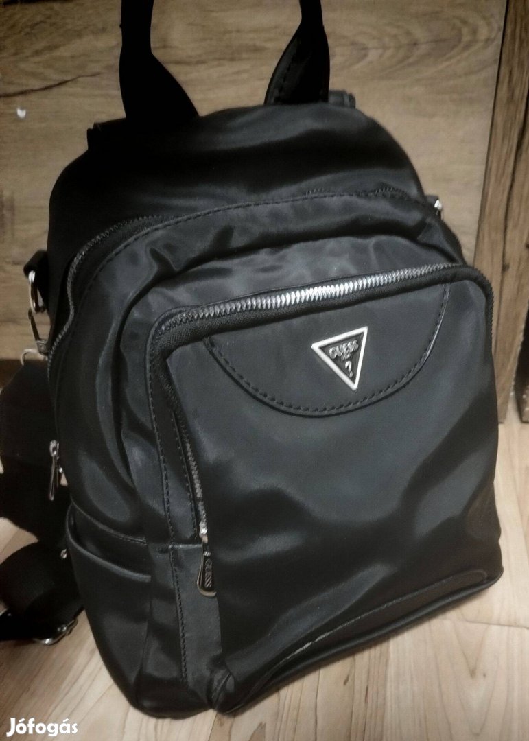 G.u.e.s.s hátitáska szép állapotban 35 30cm