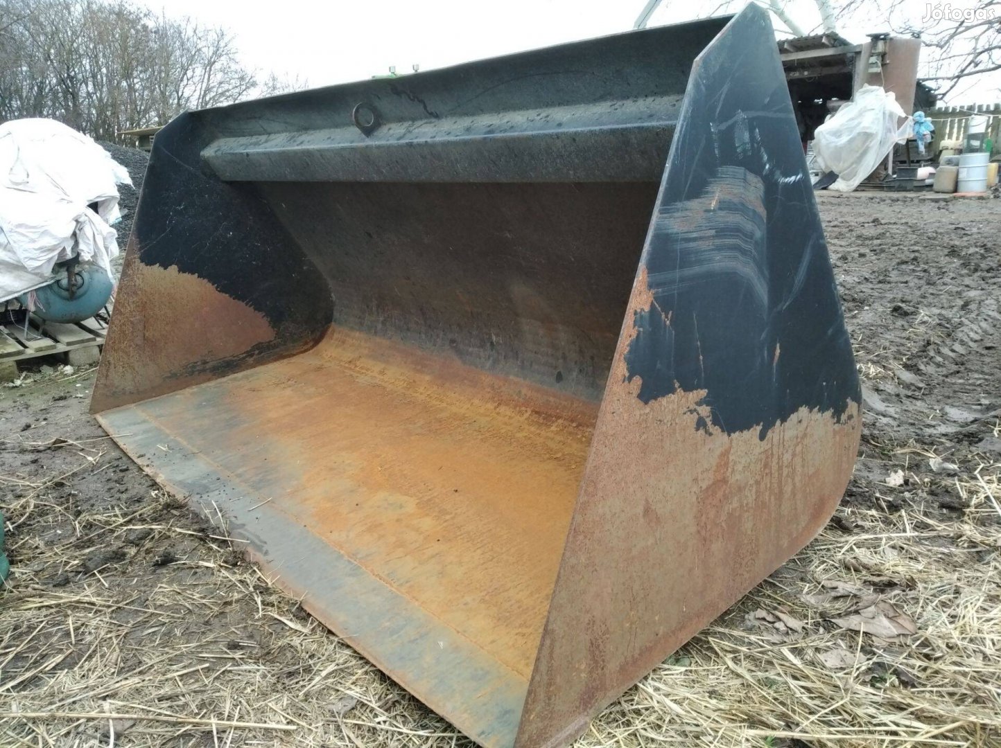 Gabonakanál 2.5 köbméteres Manitou stb. kitológémes rakodóra!
