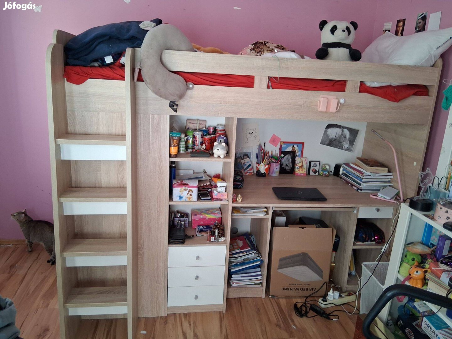 Galéria ágy íróasztallal