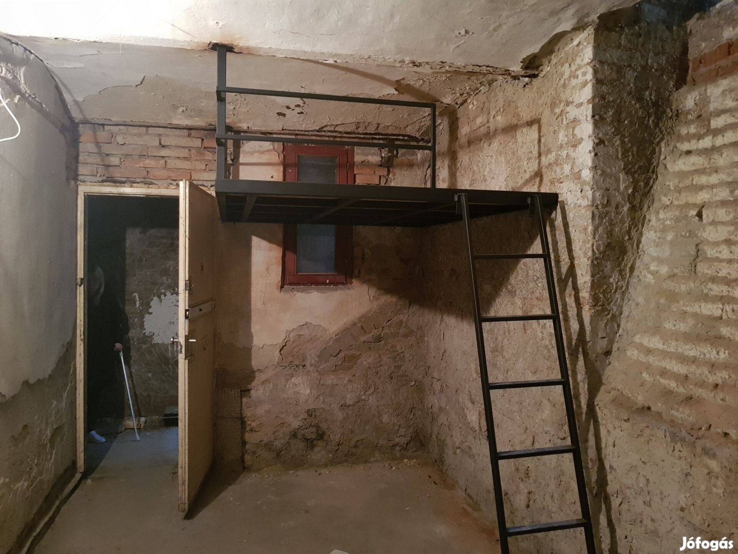 Galériaágy + OSB lap + levehető létra, 200 x 160 cm matrac elfér rajta