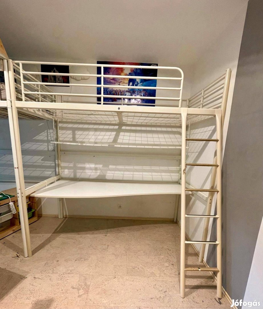 Galériaágy íróasztallal és polccal - helyspóroló szuper