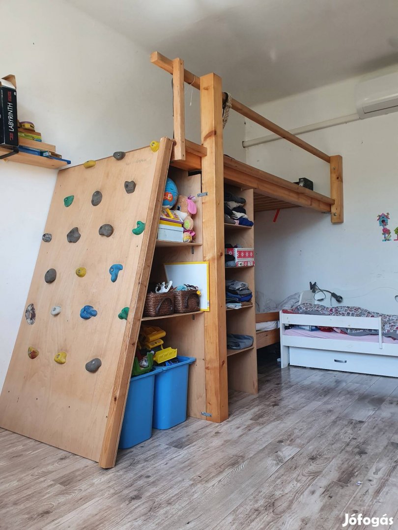 Galériás gyerekbútor mászófallal, ággyal, falvédővel, dobozokkal