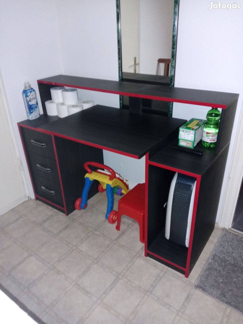 Gamer asztal újszerű állapotban