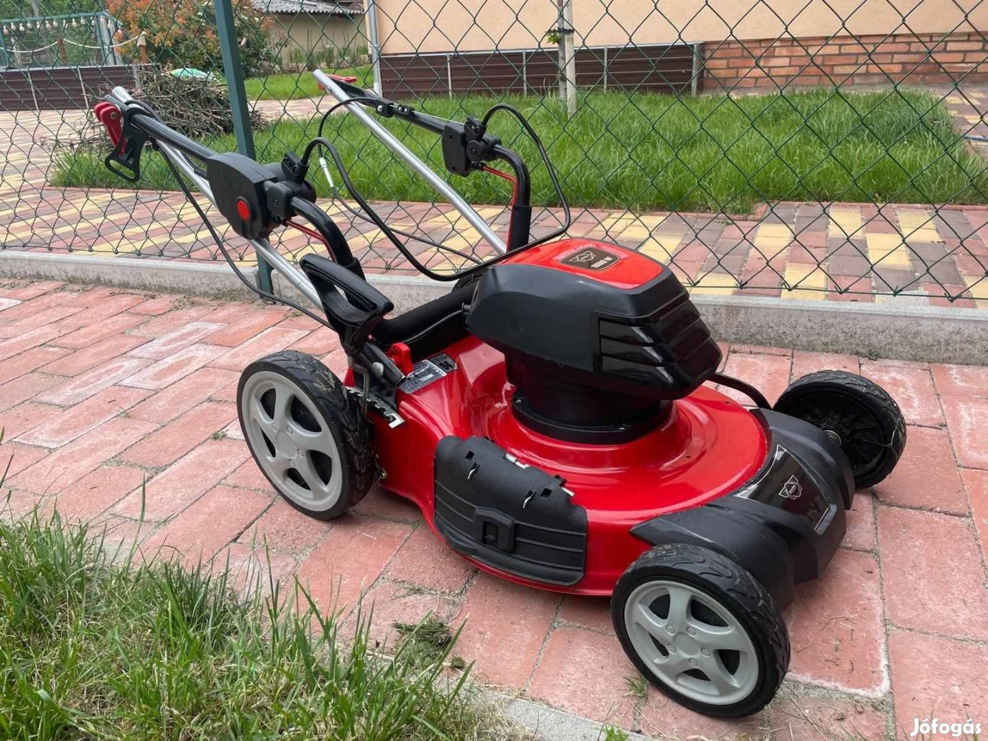 Garanciával!! Hecht 1802s önjáró elektromos fűnyíró újszerű