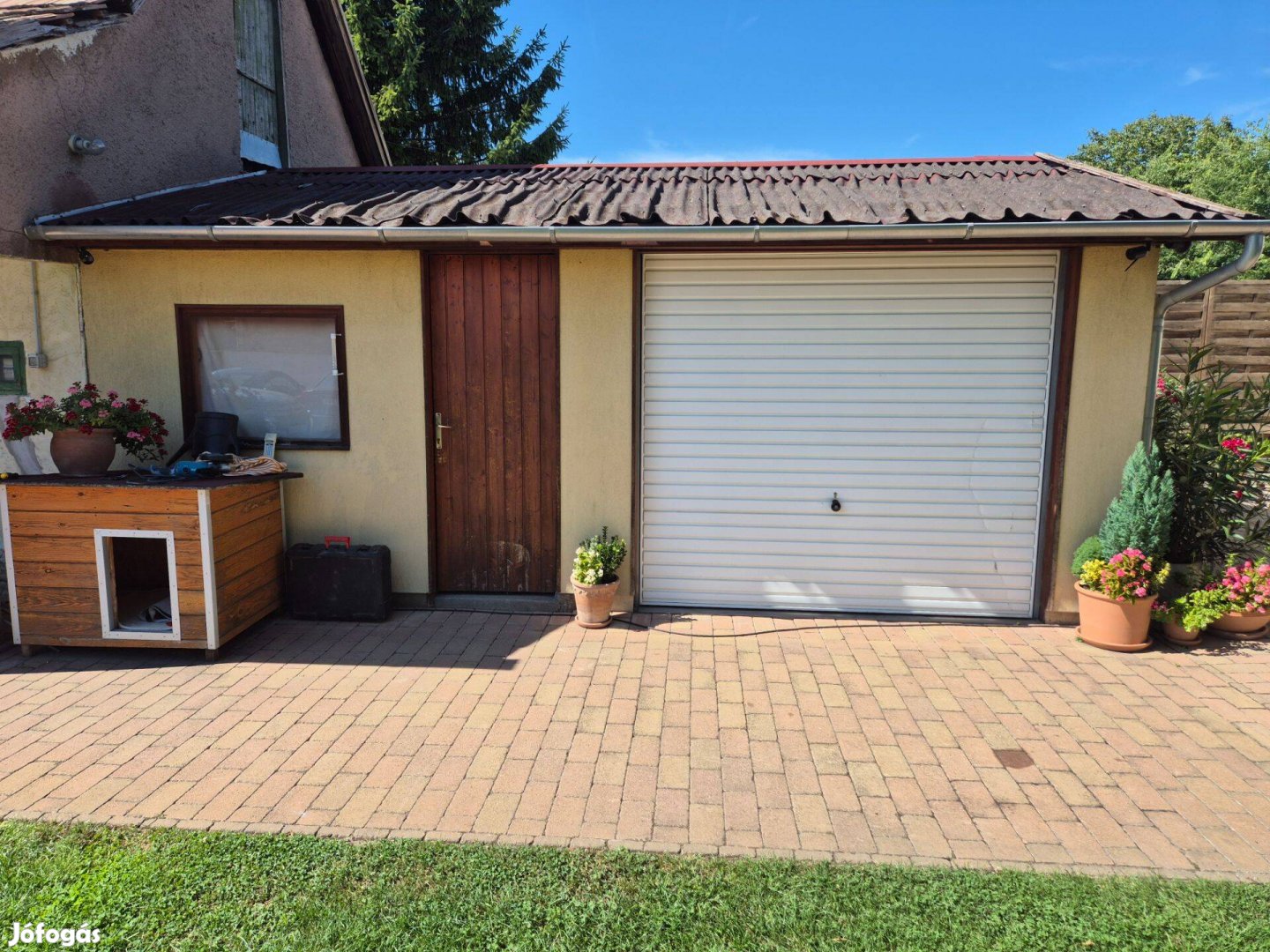 Garázs melléképület tároló