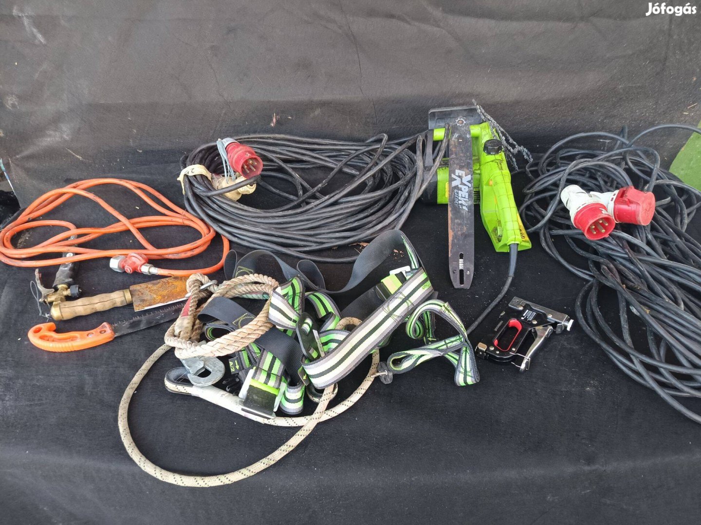 Garázs ürités szerszámok eladók info lent