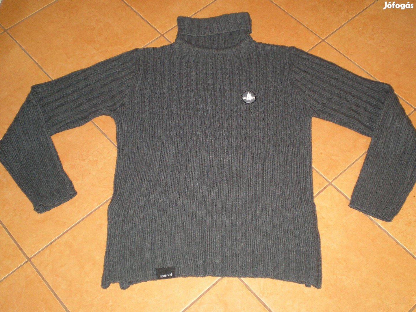 Garbós pulóver M-es L-es M L sötétszürke színben