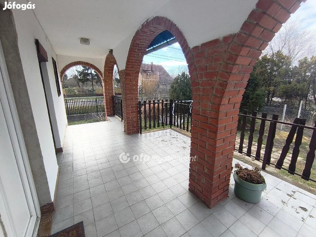 Gárdonyi 172 nm-es ház eladó