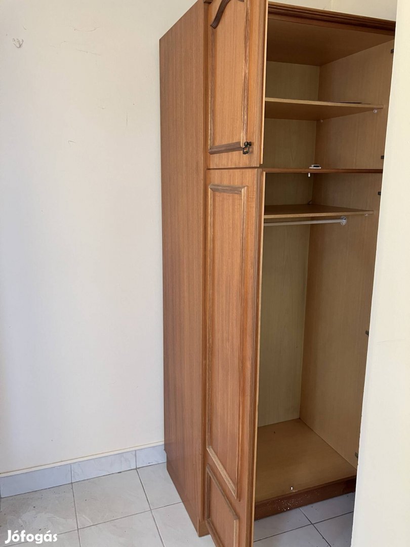 Gardrób/nappali szekrények  