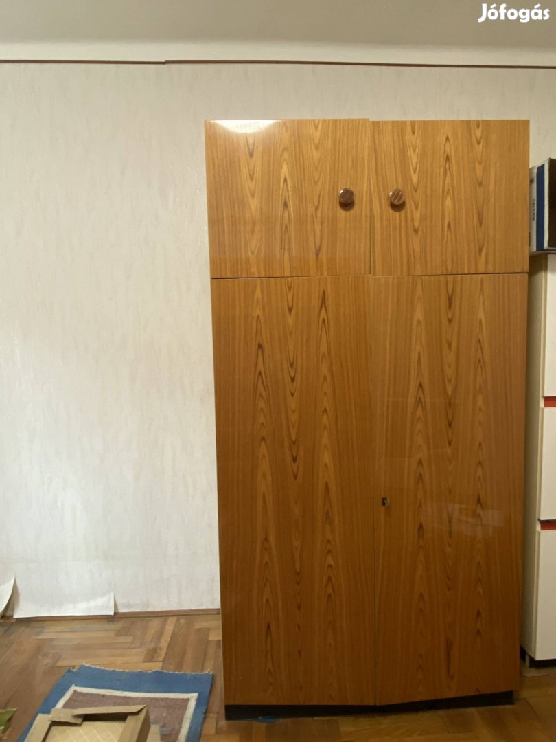 Gardrob szekrény