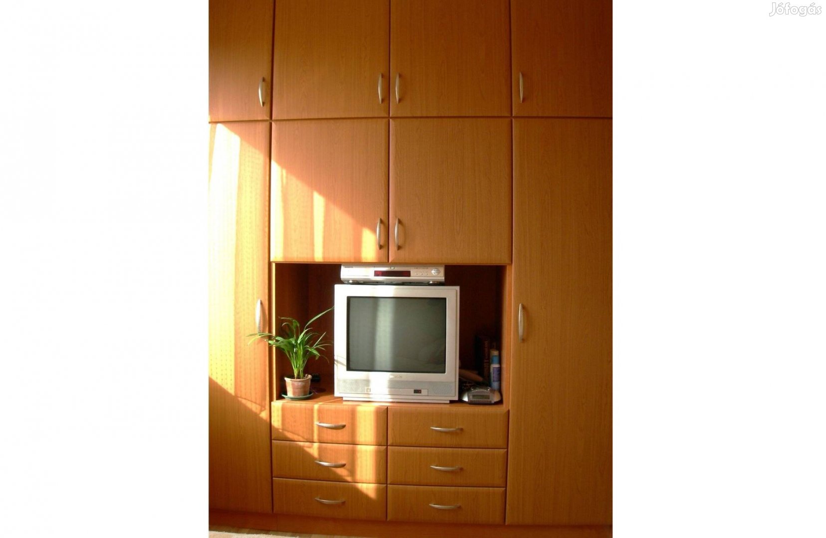 Gardrób szekrény