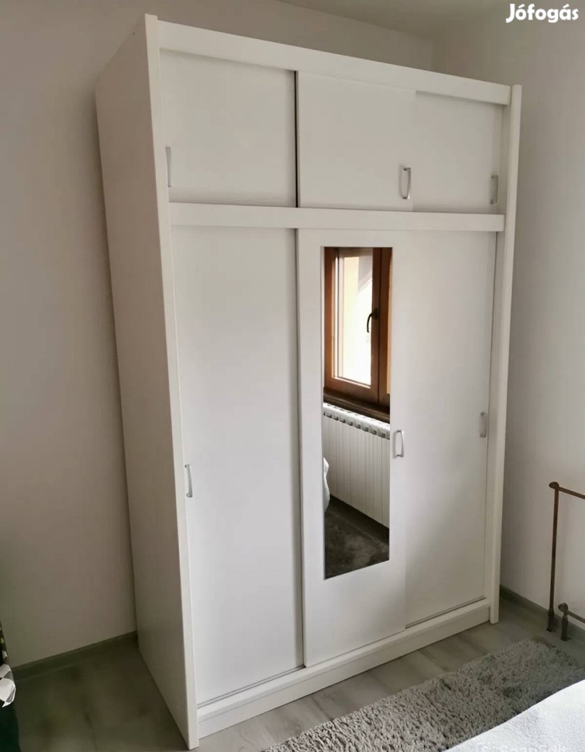 Gardrób tolóajtós