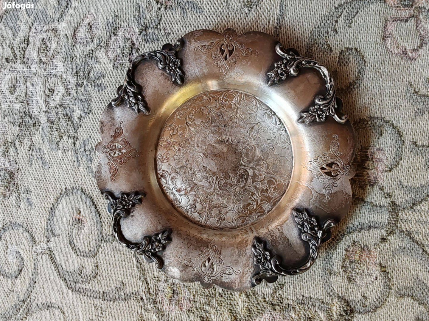 Gazdagon díszített szecessziós antik fémtál