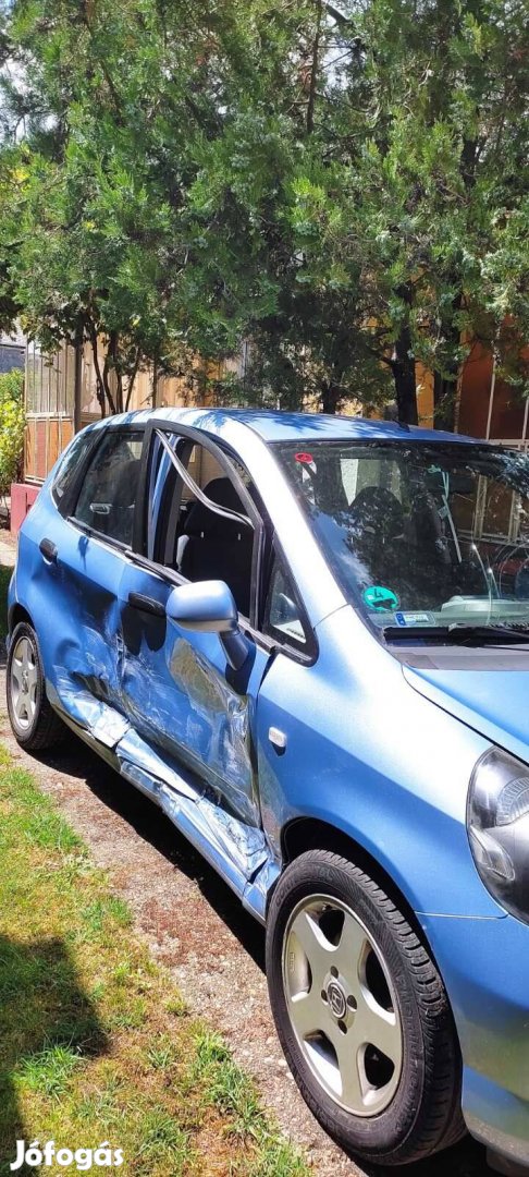 Gazdasági totál káros 2004- es honda jazz alkatrésznek bontónak eladó 