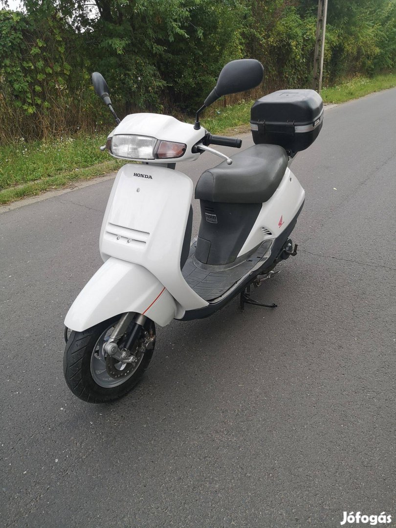 Gazdát cserélne, kitűnő állapotban lévő robogóm