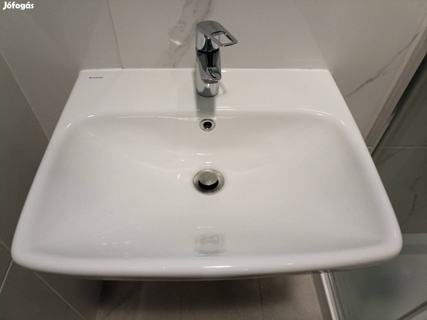 Geberit 55X44 cm-es kerámia mosdókagyló