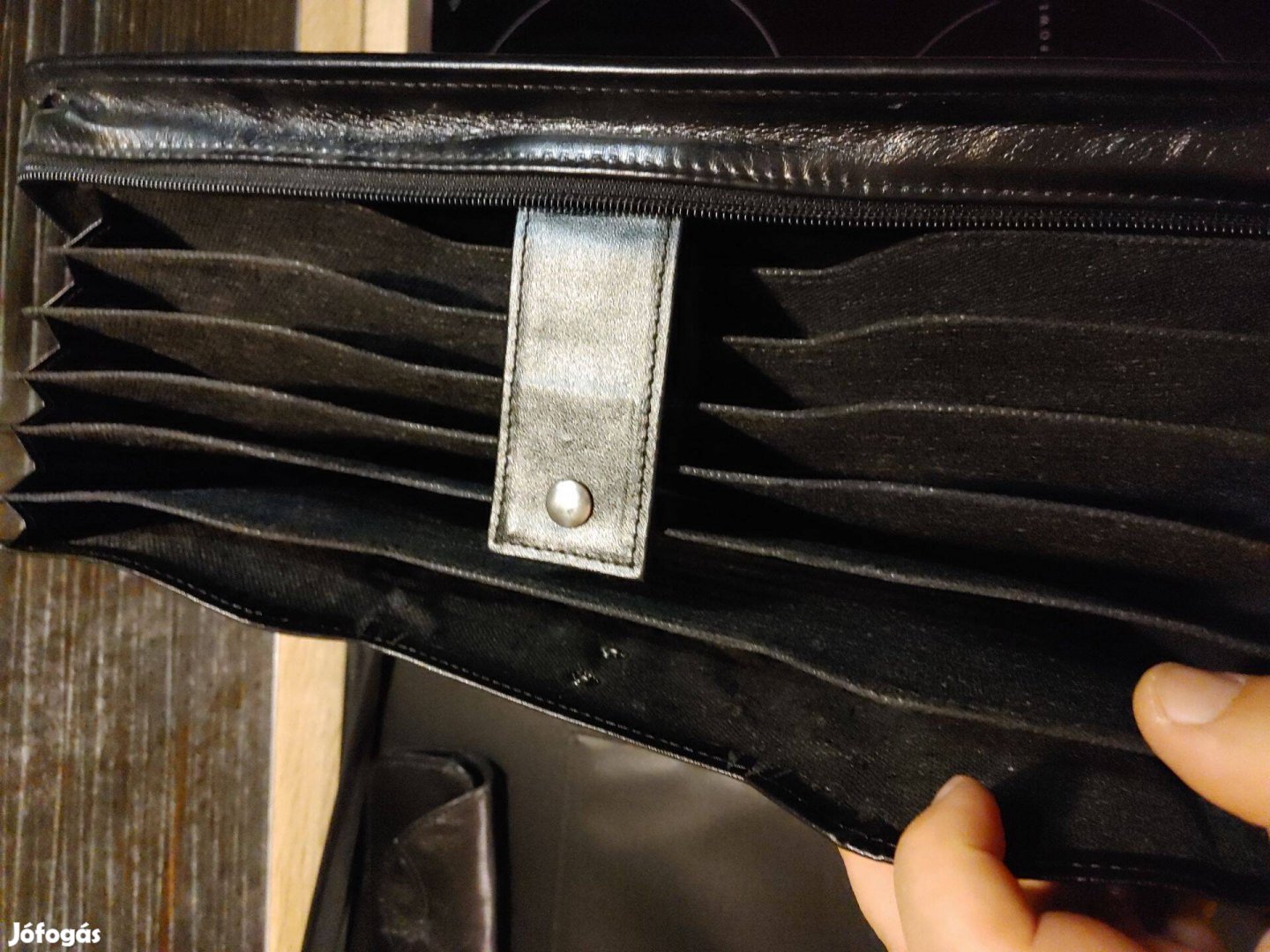 Gemos pakolós iratgyüjtős kézitáska