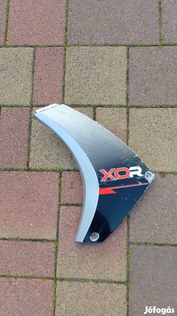 Generic Xor bal első idom
