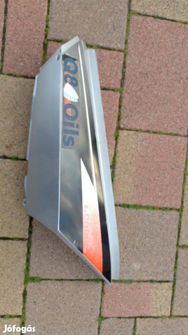 Generic Xor jobb ülés alatti idom