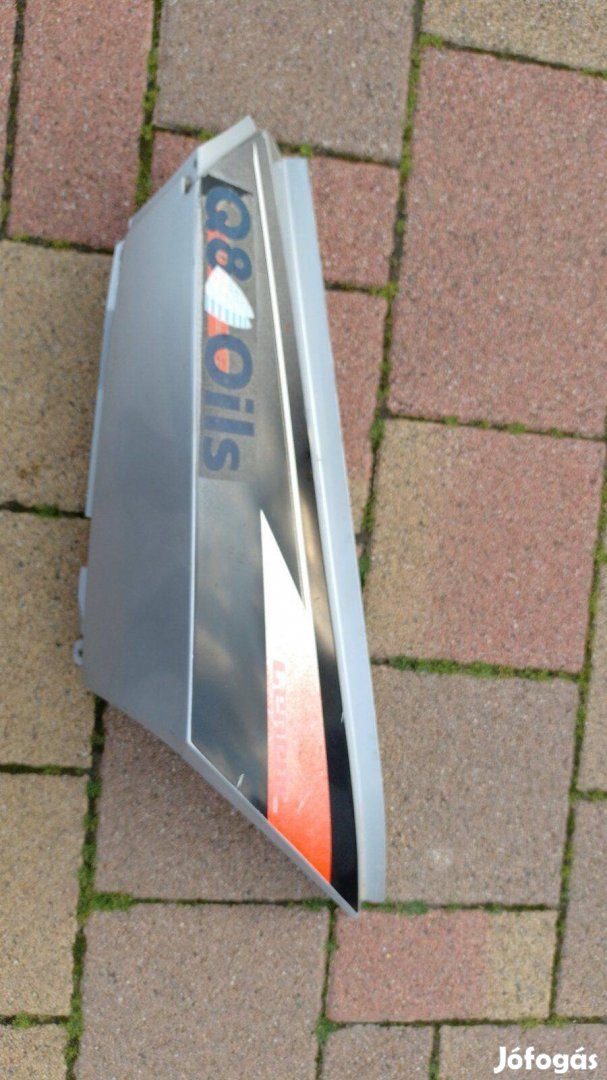 Generic Xor jobb ülés alatti idom