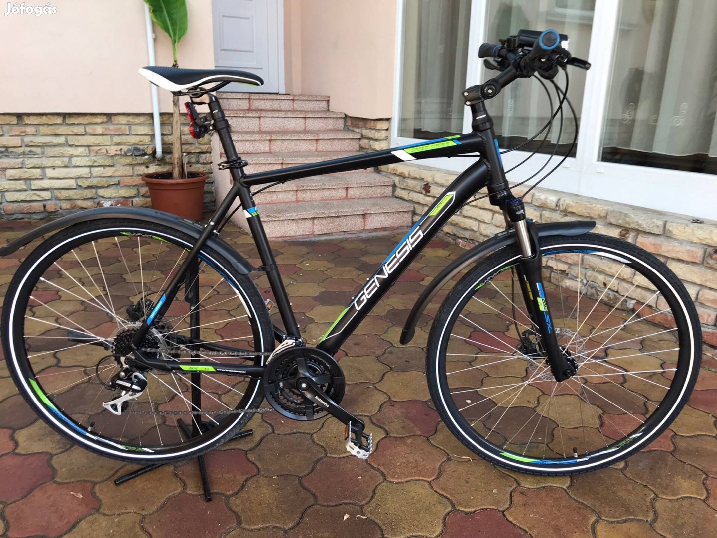 Genesis 28-as aluvázas olaj tárcsafékes Trekking kerékpár 58cm