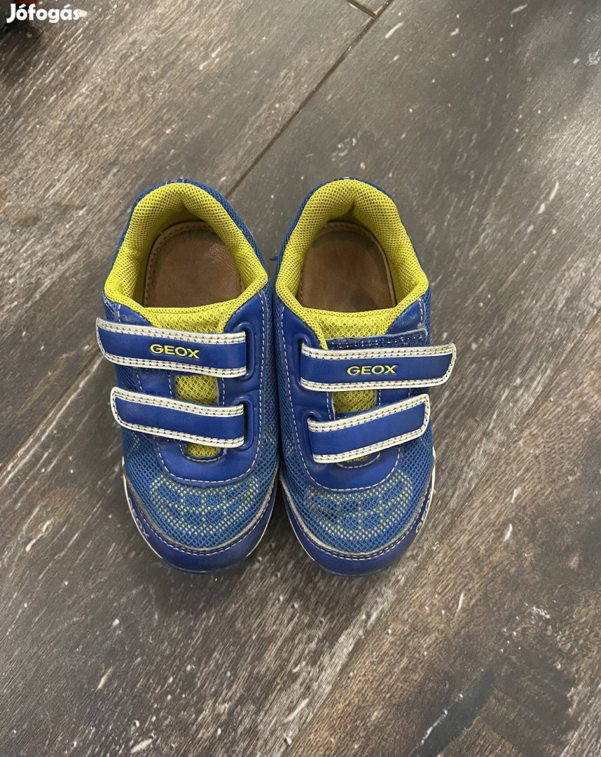 Geox világító talpú cipő 25