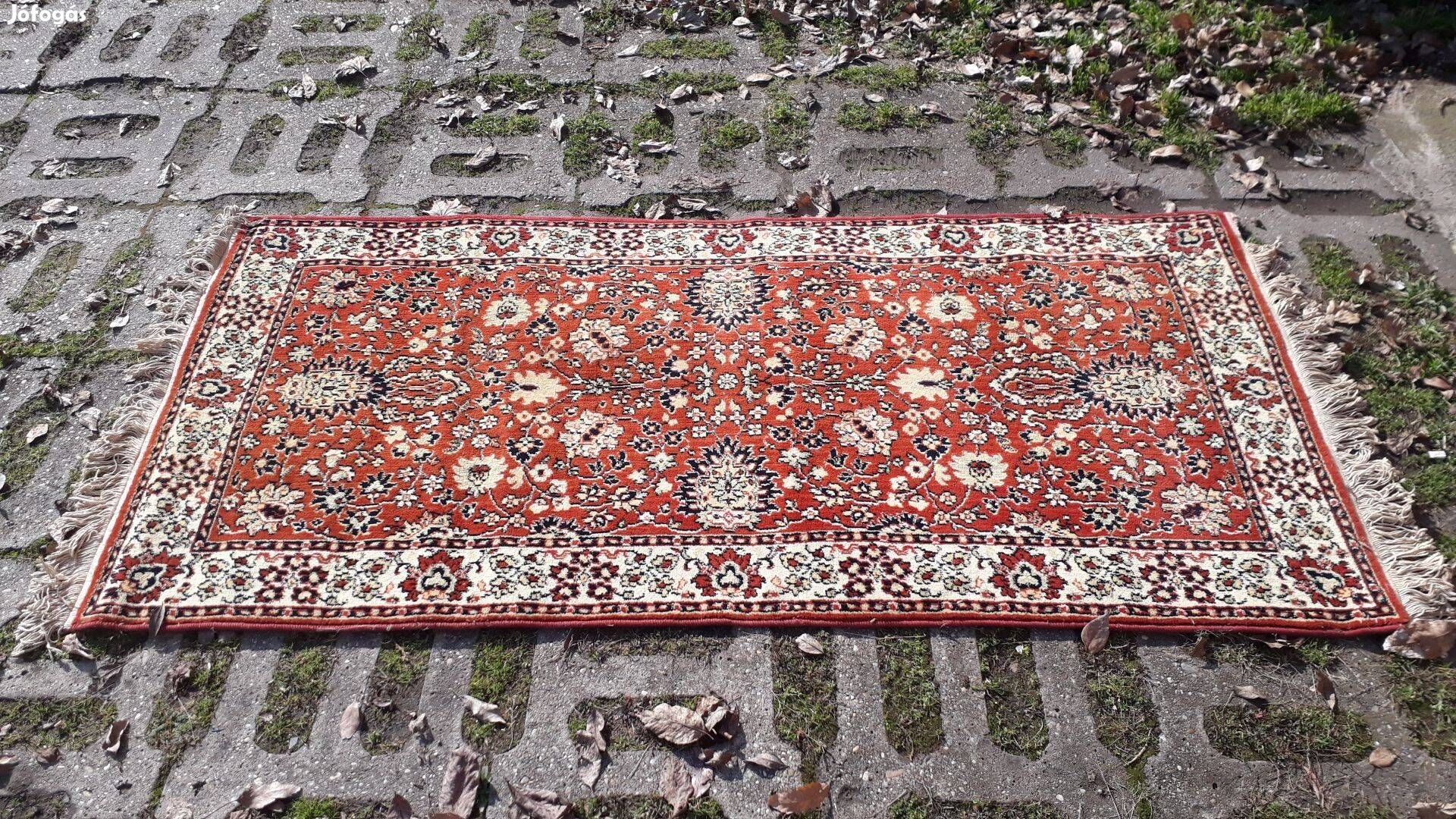 Gépi kötésű perzsa szőnyeg