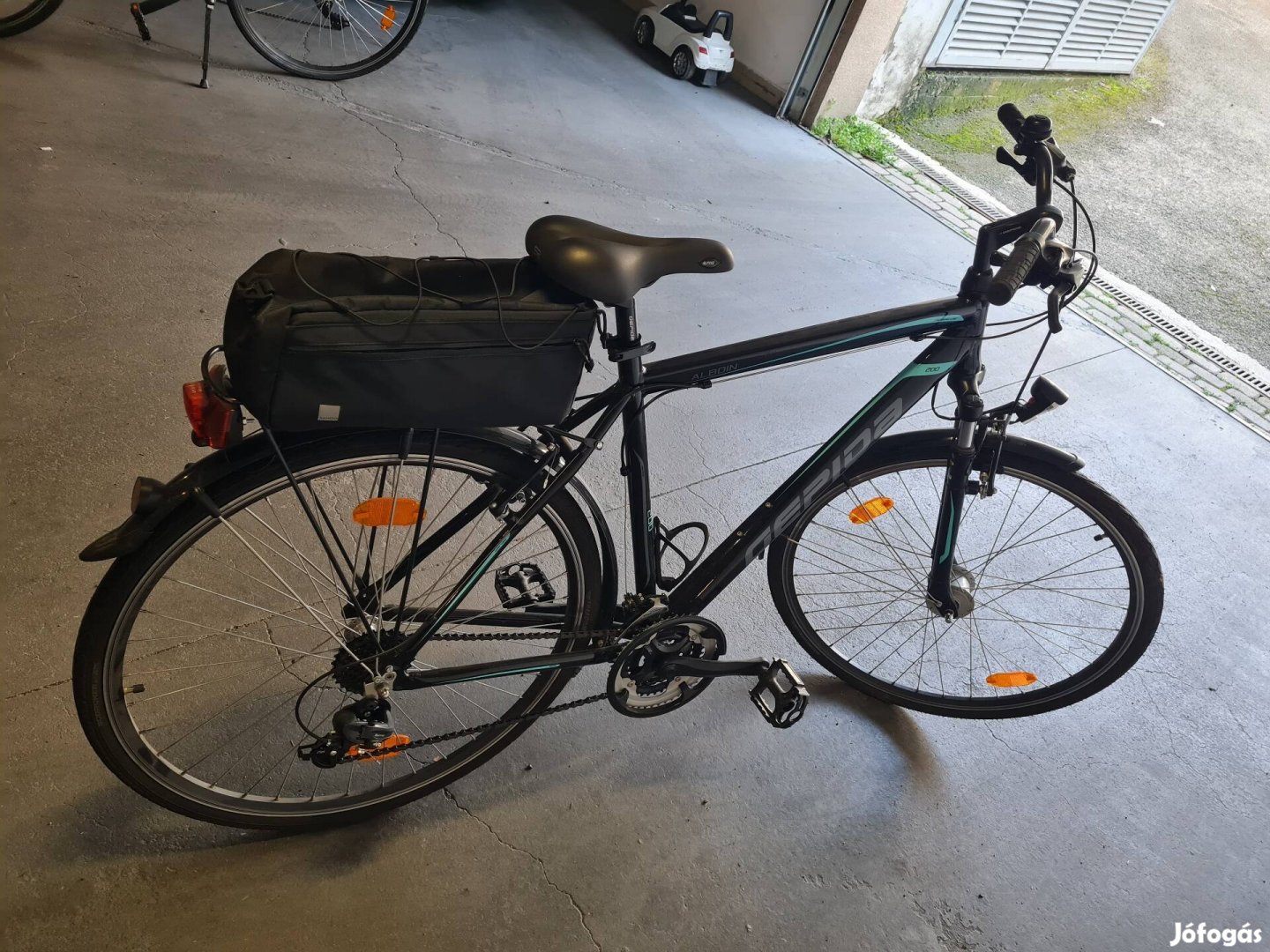 Gepida Albion trekking 200 férfi 28" kerékpár8